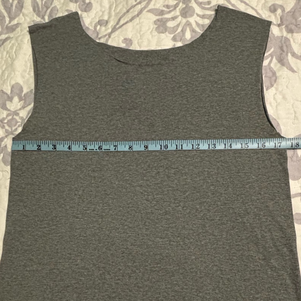 Heart cut out grey tank top, custom made size XS - Picture 2 of 6
